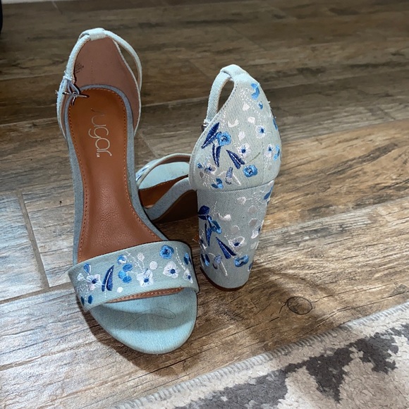 Brand new. Never worn - Picture 2 of 2